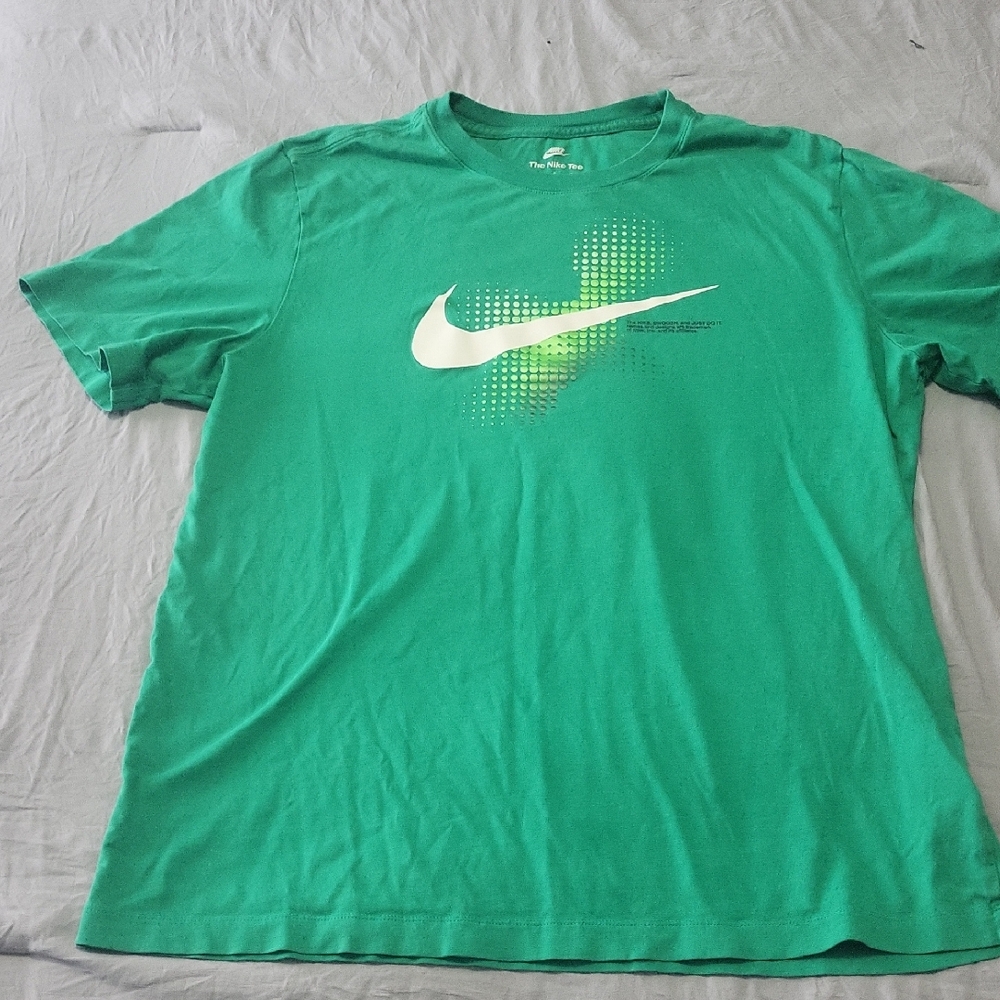 Nike Men's Tee in Vibrant Green